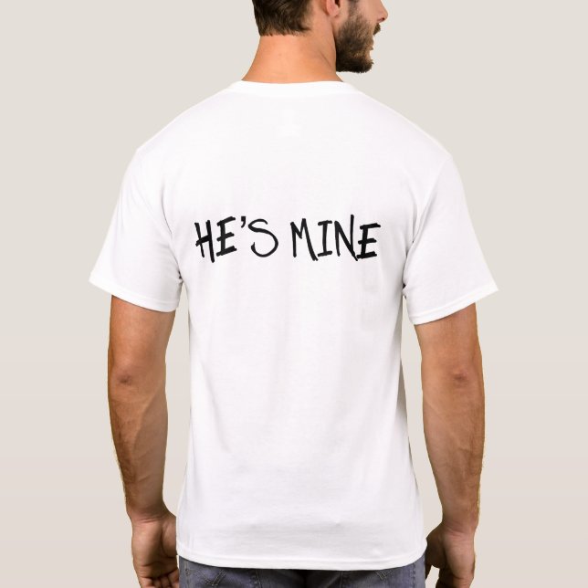 HAN ÄR MIN. Equal GIFTERMÅL. GAY BRÖLLOP SHIRTS Tröja (Baksida)