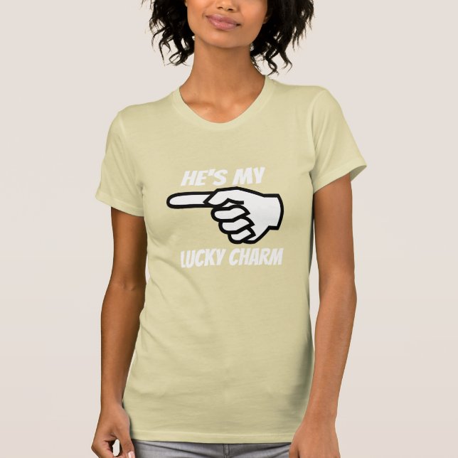 Han är min lyckliga charm tee (Framsida)
