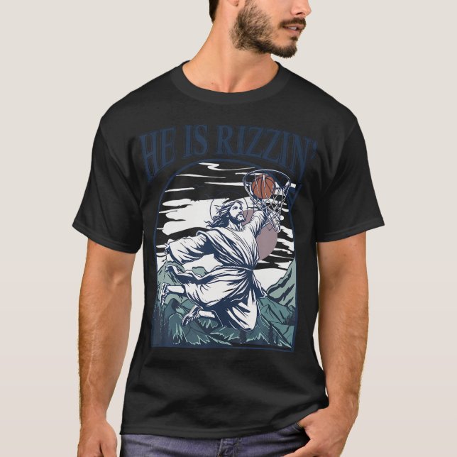 Han är Risen Jesus Christian Faith Religiösa Baske T Shirt (Framsida)