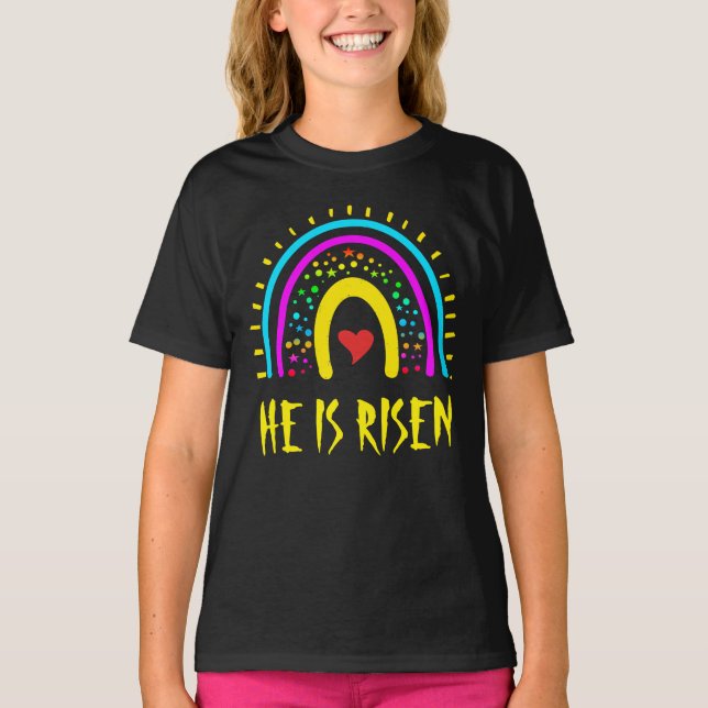 Han är riserad Påsk Colorful Rainbow T Shirt (Framsida)