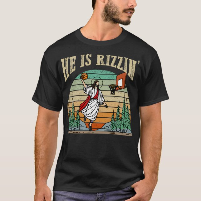 Han är Rizzin Basketball Retro Christian T Shirt (Framsida)