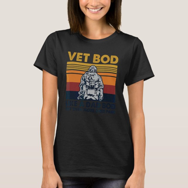 Han är som en Pappa-bod men med mer knösmärta T Shirt (Framsida)