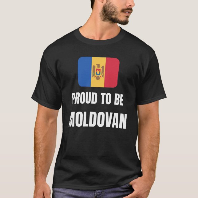 Han är stolt över att vara moldavisk t shirt (Framsida)