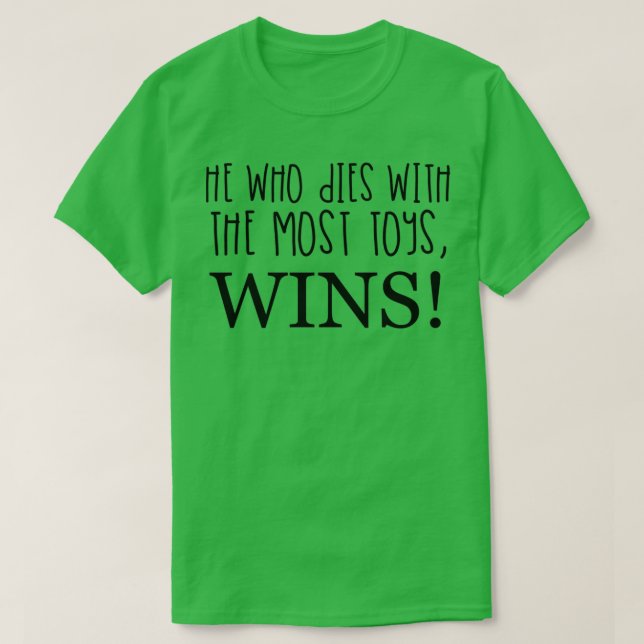 HAN DÖR MED DE MEST LEKSAKER VINNA!  T SHIRT (Design framsida)