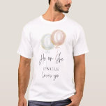 Han eller hon Balloon Gender Reveal Family farbror T Shirt<br><div class="desc">Upplev överraskningen: Öka din gender och visa babyduschen med Rosa och Blå ballongen inbjudan och dekorsamling. Med det visuella skriptet typsnitt och delikata guld-brister har du angett scenen för ett magiskt firande. Låt den glädjande förväntan på kom till liv när du samlar dina nära och  för tillfället. #zazzlemade</div>
