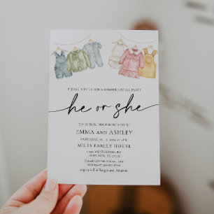 Han eller hon Boho Clothes Gender Reveal Reveal In Inbjudningar