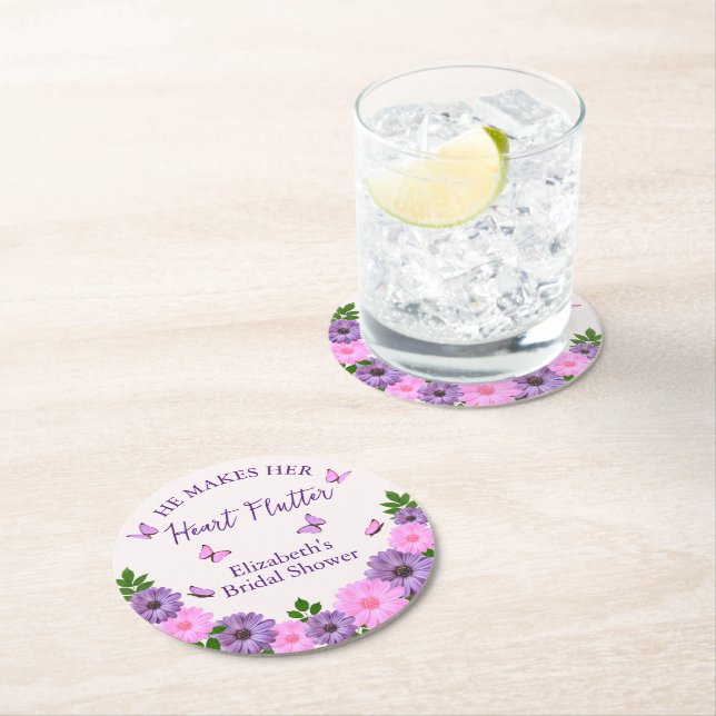 Han får hennes hjärta att fladdra Fjärilsbröllopsf Underlägg Papper Rund (Insitu)