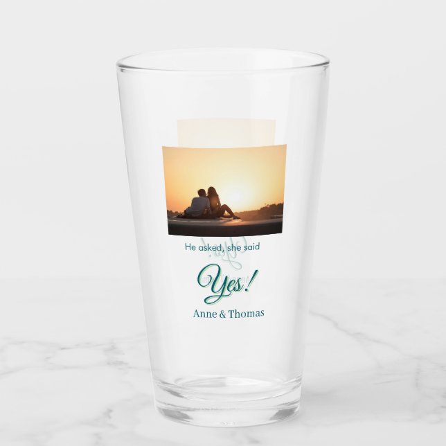 Han frågade henne: ja, foto försedd med blå grönt glaskopp (Framsida)