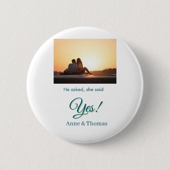 Han frågade henne: ja, foto försedd med blå grönt knapp (Framsida)