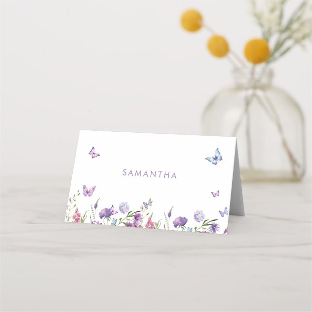 Han ger mig fjärilar Blommig bröllopsdusch Placeringskort (Framsida)
