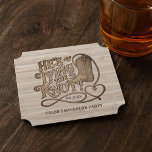 Han Gifter sig Cowboy Boot Bachelor Party<br><div class="desc">Lägg till lite westernt stil till hans reklamfest med dessa roligt pappra underlägg. Med träsnittsdesignen får du en cowboystövel och en lasso eller ett rep som bildar en hjärtformade. Vintagens text lyder: Han Gifter sig! Det finns utrymme för hans namn och datumet för händelsen. Underbar som party-dekor, gåvor eller favörer....</div>