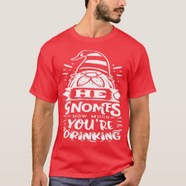 Han gnomar hur mycket du dricker - Söta Gnomer T Shirt