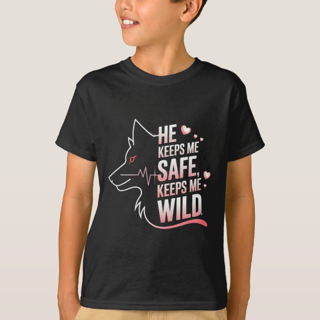 Han håller mig trygg Hon håller mig Varg Konstälsk T Shirt (Framsida)