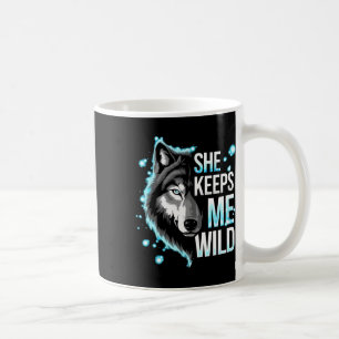 Han håller mig trygg hon håller mig vild Trend Coo Kaffemugg