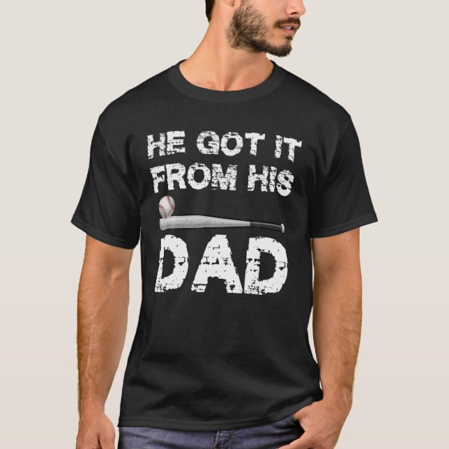 Han Har det från sin Pappa-funny Baseball Pappa Pl T Shirt (Framsida)