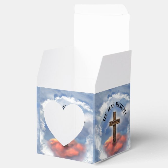 Han har uppstått robusta korset med moln presentaskar (Öppnad)