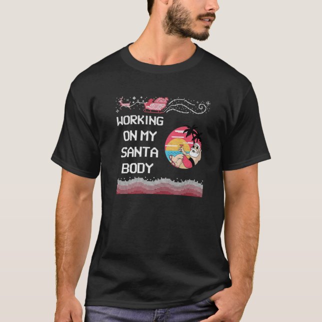 Han jobbar på mitt julhus. t shirt (Framsida)