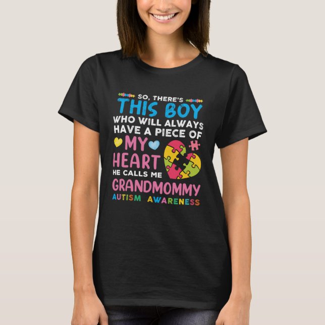 Han kallar mig mormor Autism Awa T Shirt (Framsida)