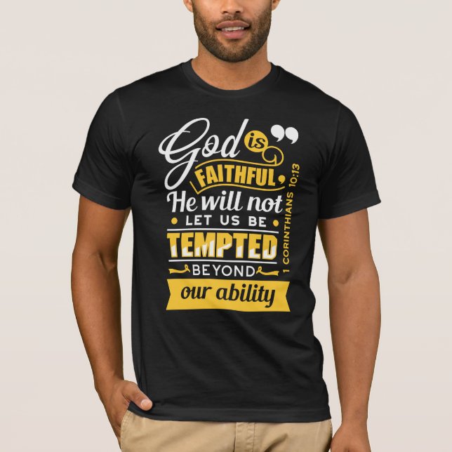 Han låter dig inte frestas – Bibelvers T Shirt (Framsida)