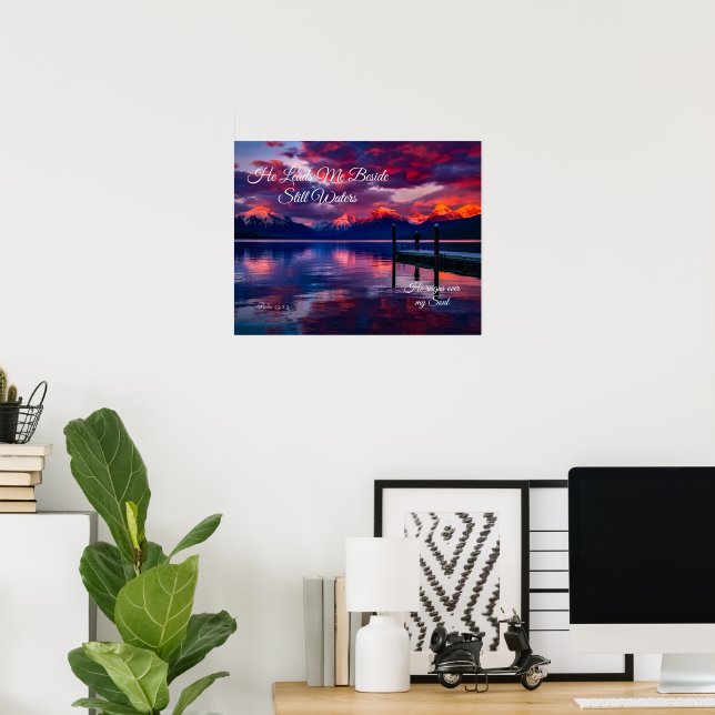 Han leder mig bredvid Vatten Lila Himmel Poster (Hemmakontoret)