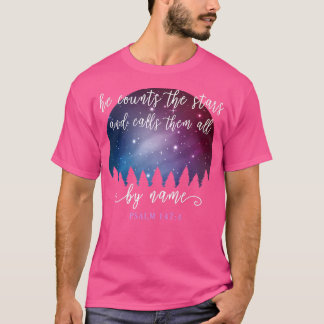 Han räknar med stjärnorna och kallar dem alla vid t shirt