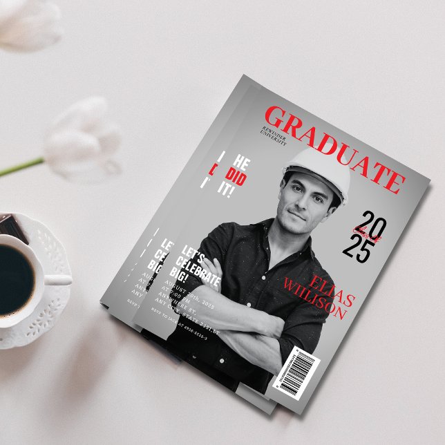 Han redigerar magasinfoto studenten inbjudningar (Skapare uppladdad)