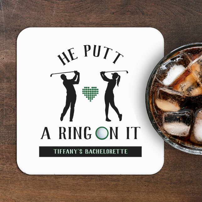Han satte en ring på den där golfens möhippa underlägg papper kvadrat (Skapare uppladdad)