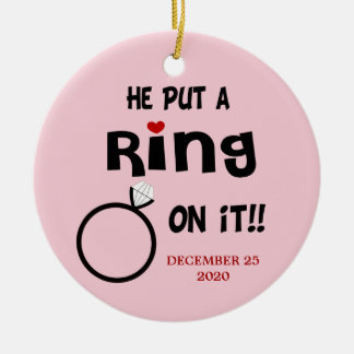 Han satte en Ring på den Dör Ornament