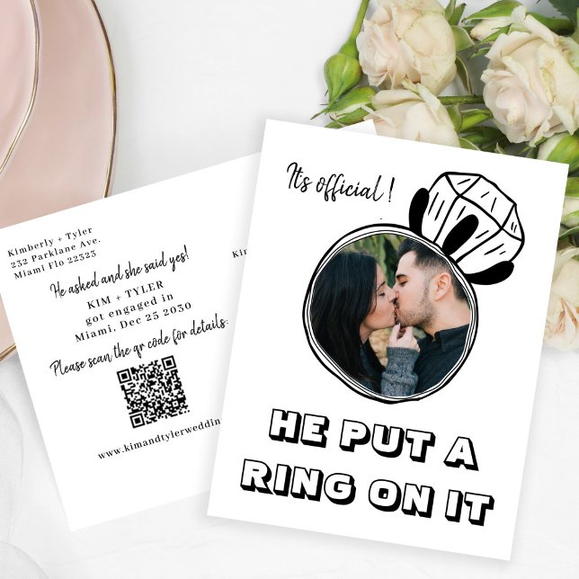 Han satte en ring på den foto QR KOD förlovning Meddelande Vykort (Skapare uppladdad)