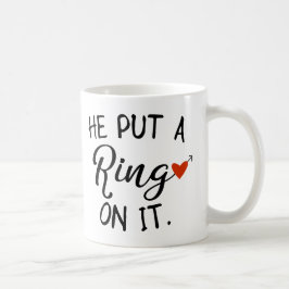 Han satte en ring på den nygift personfrun kaffemugg