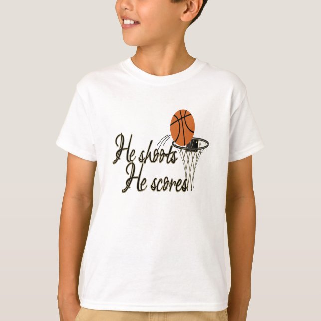 Han skjuter... han skottar. t-shirt (Framsida)