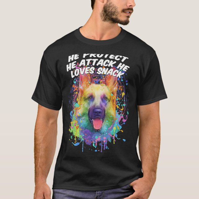 Han skyddar honom mot Kärlek snack tysk shepher T Shirt (Framsida)