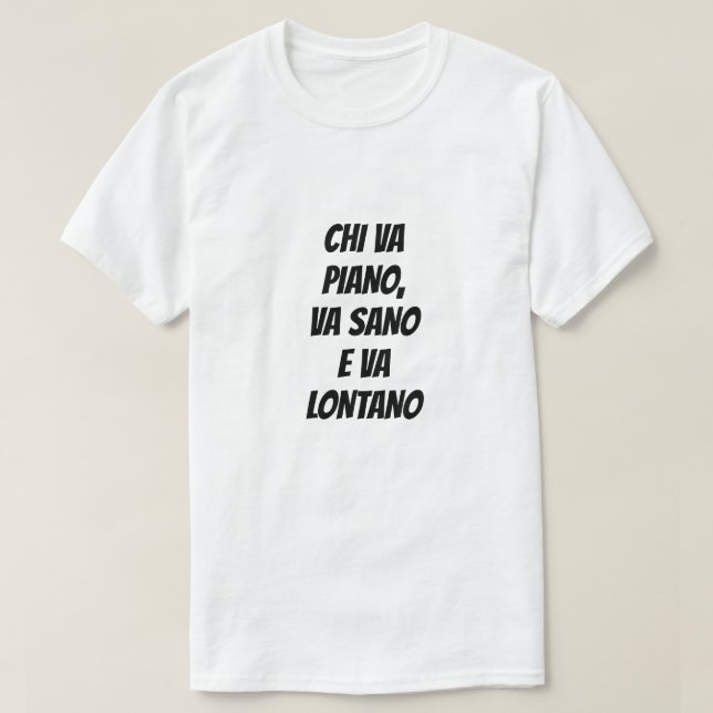 Han som går mjukt går säkert och långt på italiens t shirt (Design framsida)