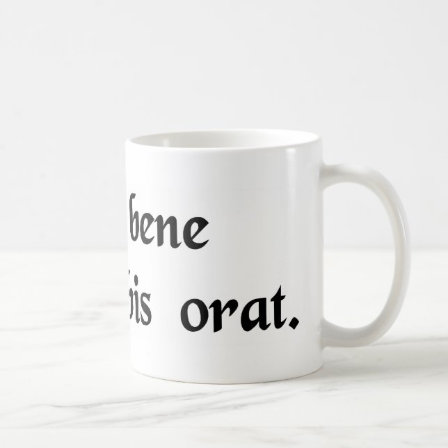 Han, som sjunger väl, ber två gånger kaffemugg (Höger)