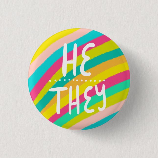 HAN/THEY Pronouns Colorful Handlettering Rand Knapp (Framsida)