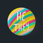 HAN/THEY Pronouns Colorful Handlettering Rand Knapp<br><div class="desc">Anpassa med den här coolan. Gör en underbar gåva! Du kan anpassa den och även lägga till text. Kolla min butik för mycket mer färg och mönster! Säg till om du vill ha nåt anpassningsbar också.</div>
