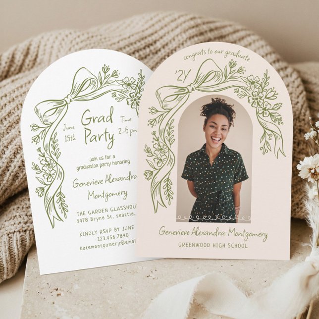 Hand Drawn Floral Bow Arch Photo Graduation Party Inbjudningar (Hand Drawn Floral Bow Arch Photo Graduation Party Invitation)