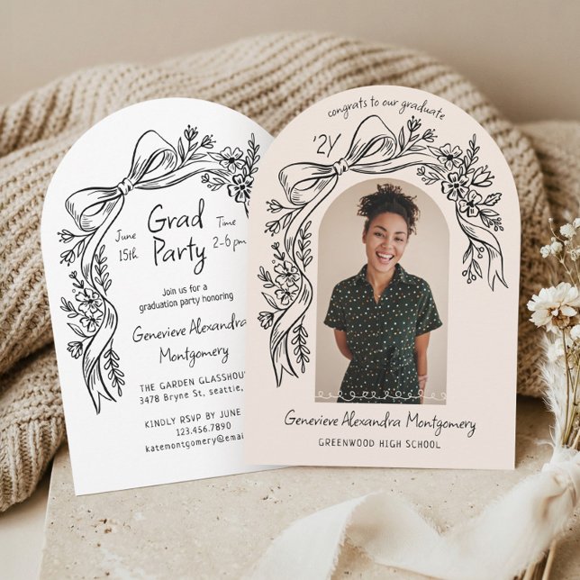 Hand Drawn Floral Bow Arch Photo Graduation Party Inbjudningar (Hand Drawn Floral Bow Arch Photo Graduation Party Invitation)