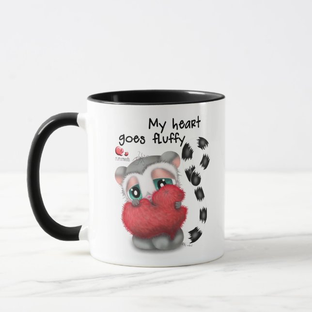 Hand-Drawn Lemur Holding Big Red Heart Mugg (Vänster)