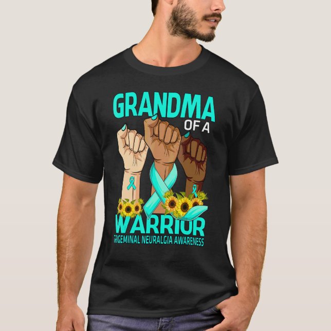 Hand Grandma of a Warrior Trigeminal Neuralgia Awa T Shirt (Framsida)