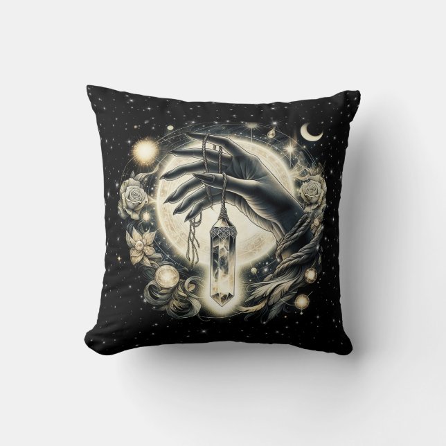 Hand Holding a Crystal under Moonlight Kudde (Framsida)