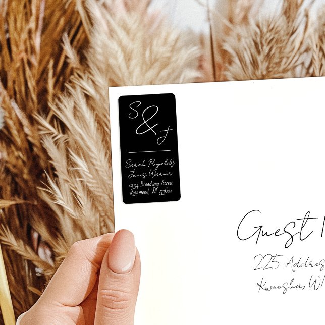 Hand plockade Black & White Bröllop Returadress Adressetikett (Vertical black white hand drawn handwritten script minimalist wedding monogram return address label)