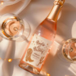 Hand plockade Boots och Bubly Möhippa Vinflaska Etikett<br><div class="desc">Fira i stil med vår charmerande handdragna Boots och Vin-märket Bubly! Med cowboystövlar och champagneglas tillför den här vin-etiketten en personlig till flaskor i vin. Perfekt för bröllop,  duschar och annat är ett trevligt sätt att visa uppskattning för dina gäster. Matchande objekt i Cava party-design.</div>