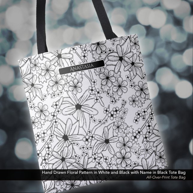 Hand plockade Flower Mönster med Namn White & Blac Tygkasse (Tote Bag: Hand Drawn Floral Pattern in Black White, Personalized with Name in Black)