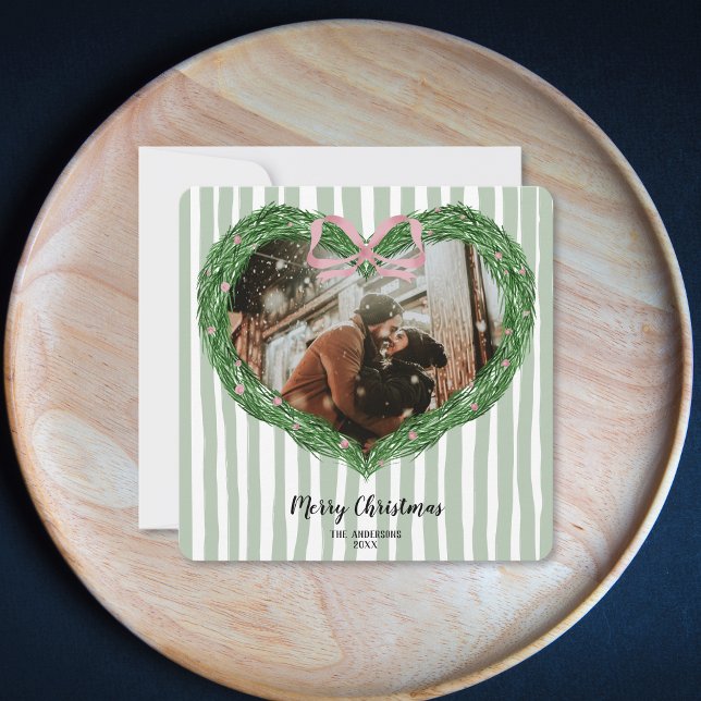 Hand plockade God jul Hjärtsutandning Foto Inbjudningar (heart shaped christmas wreath with a pink bow)