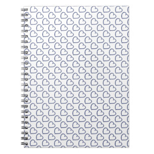 Hand plockade-hjärtedesign mörk blått på vitt anteckningsbok med spiral