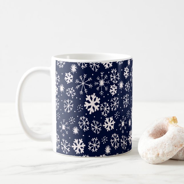 Hand plockade Snowflake Snöstorm med marinskt kol Kaffemugg (Med munk)
