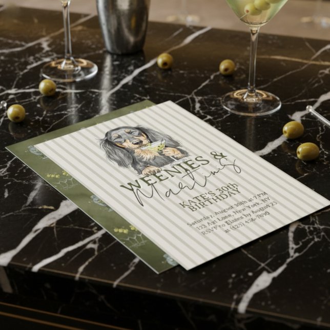 Hand plockade Weenies och Martinis Dachshund Inbjudningar (Invite guests to your trendy party with this Hand Drawn Weenies and Martinis Dachshund Invitation!)