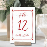 Hand plockade Whimsical Red Bröllop Bordsnummer<br><div class="desc">Elegant Hand plockade Whimsical Bröllop Bordsnummer. Det här fina bordsnumret har ett subtilt, handritat ram med svarta hjärtan i varje hörn och skapar en roligt och elegant som försiktigt omger bordsnumret. Blandningen av skript och handskrivet stil-typsnitt tillför en snyggt och personlig beröring, skapar den både charmig och sofistikerad. Perfekt för...</div>