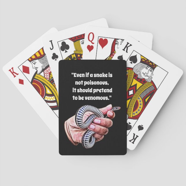 hand som håller baby orm reptilcitattecken del casinokort (Baksidan)
